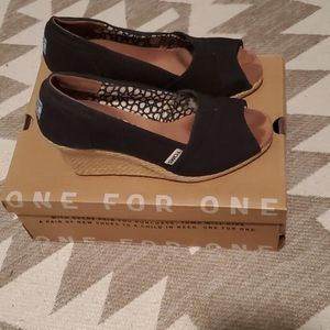 TOMS Back Calypso Canvas Peep Toe Wedges - 8